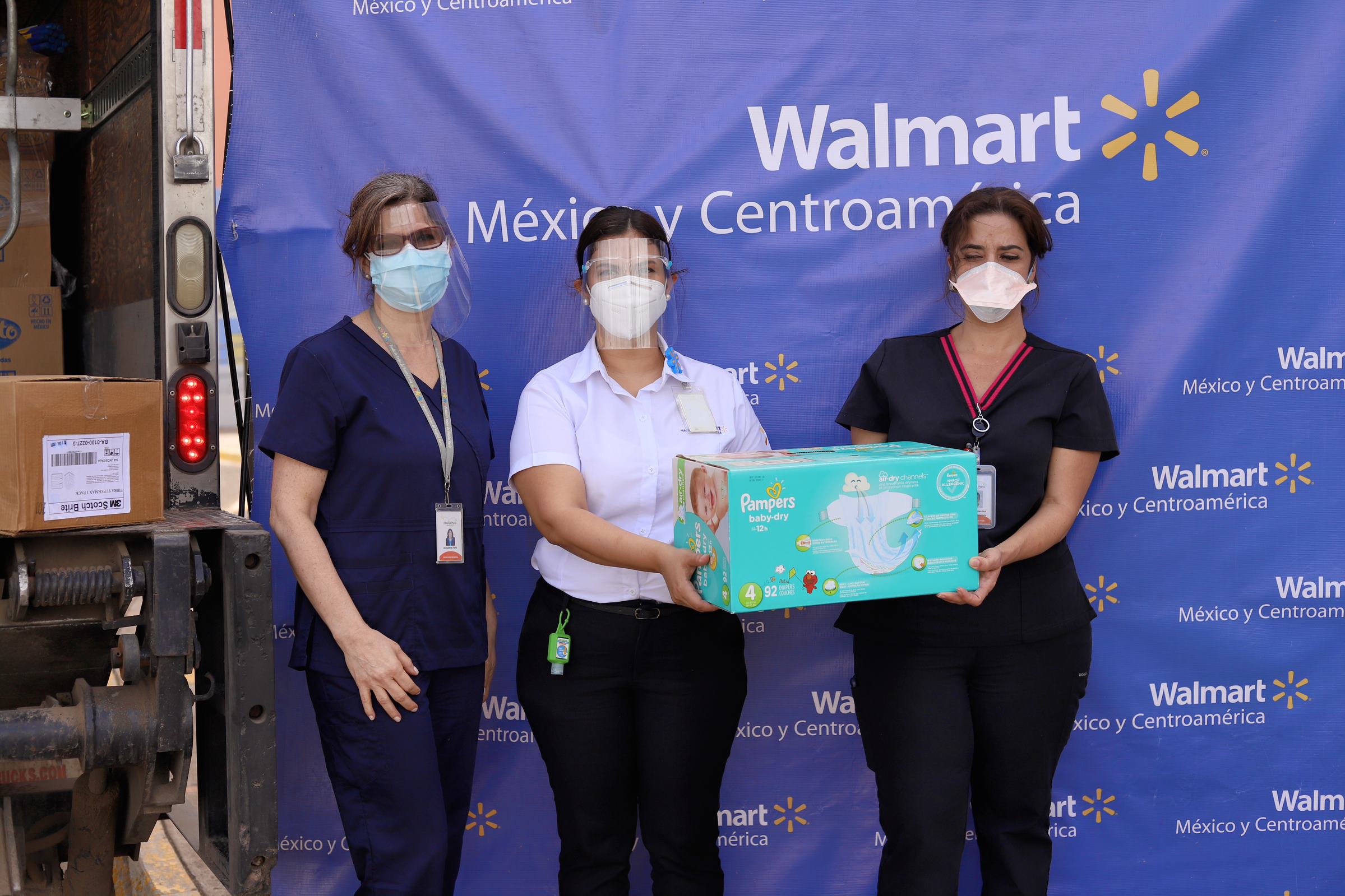 Walmart Centroamérica entrega insumos de higiene y alimentos al hospital María