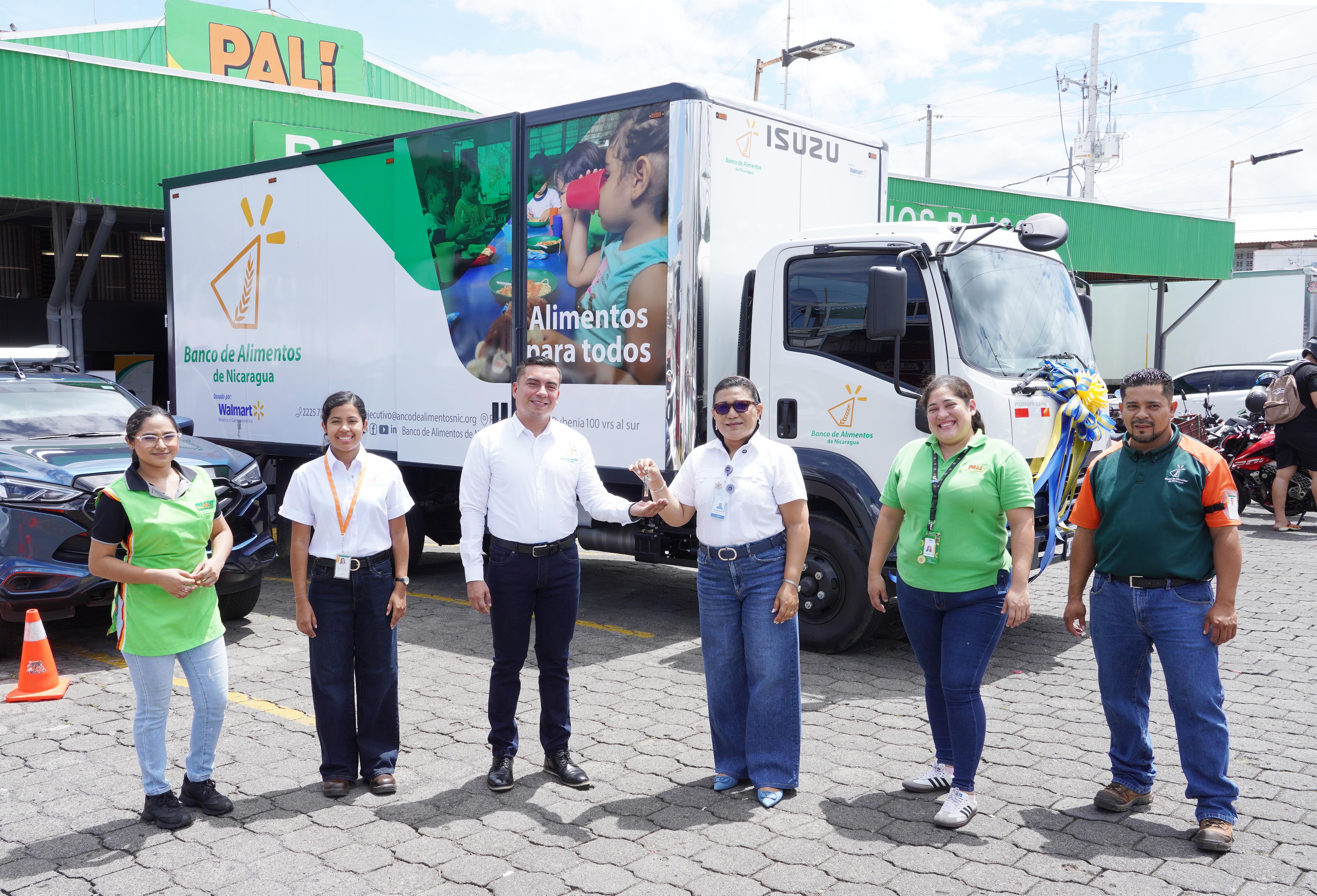 Walmart Nicaragua dona un camión nuevo al Banco de Alimentos para ampliar el rescate de productos 