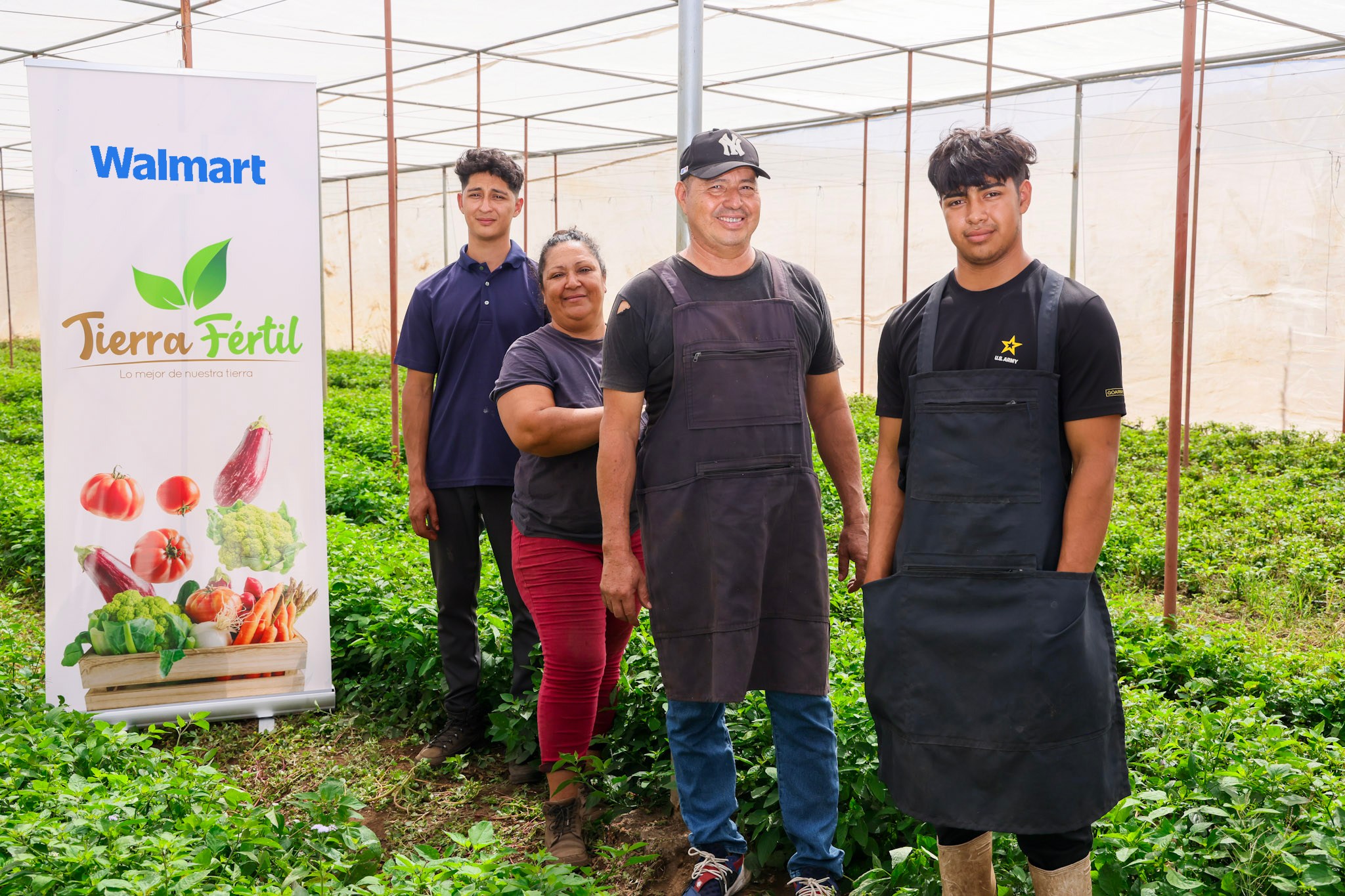 De la informalidad a la formalidad: joven agricultor de Sonsonate fortalece su negocio junto a Walmart