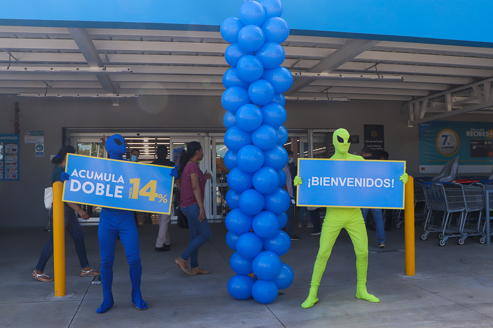 Walmart abre sus puertas en Santa Ana_2