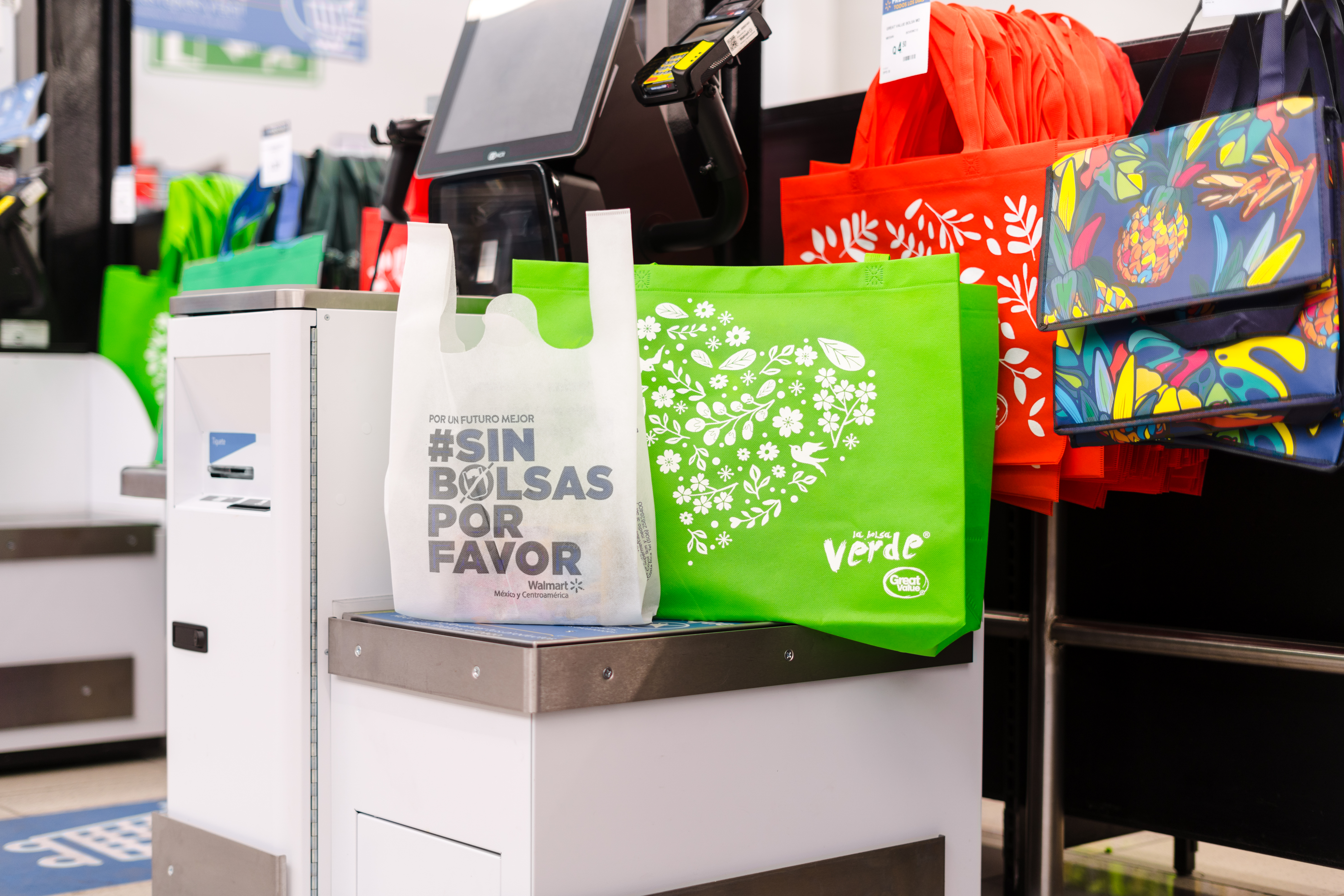 Walmart elimina bolsas plásticas de un solo uso en Honduras