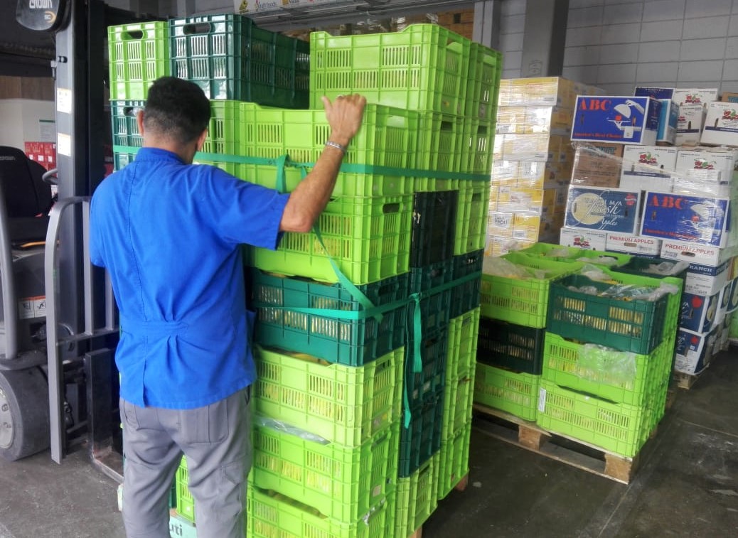 Walmart entrega ₡10 millones en frutas a personas afectadas por la pandemia