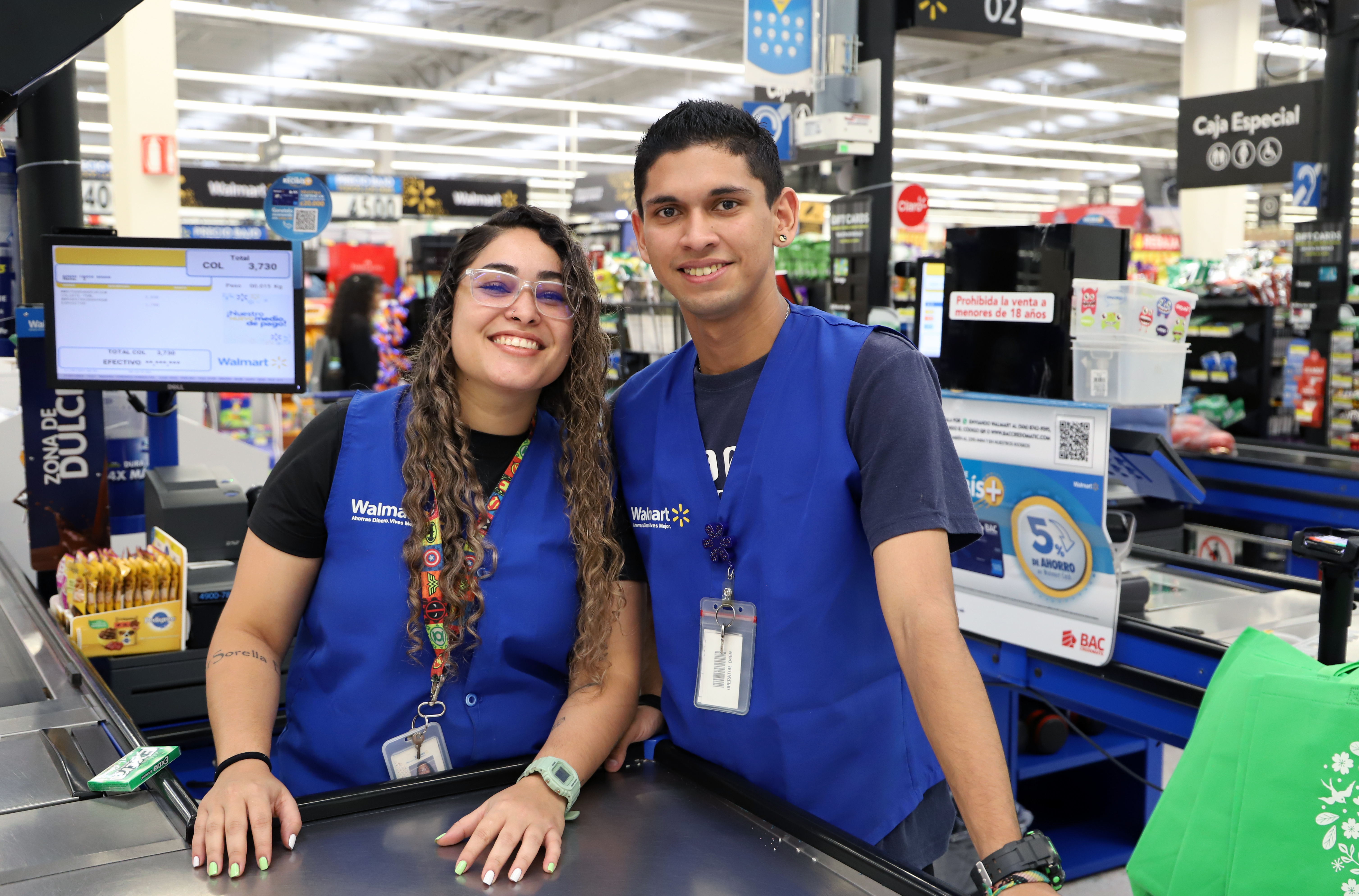 Walmart Escazú Costa Rica marzo 2023 asociados empleo tienda