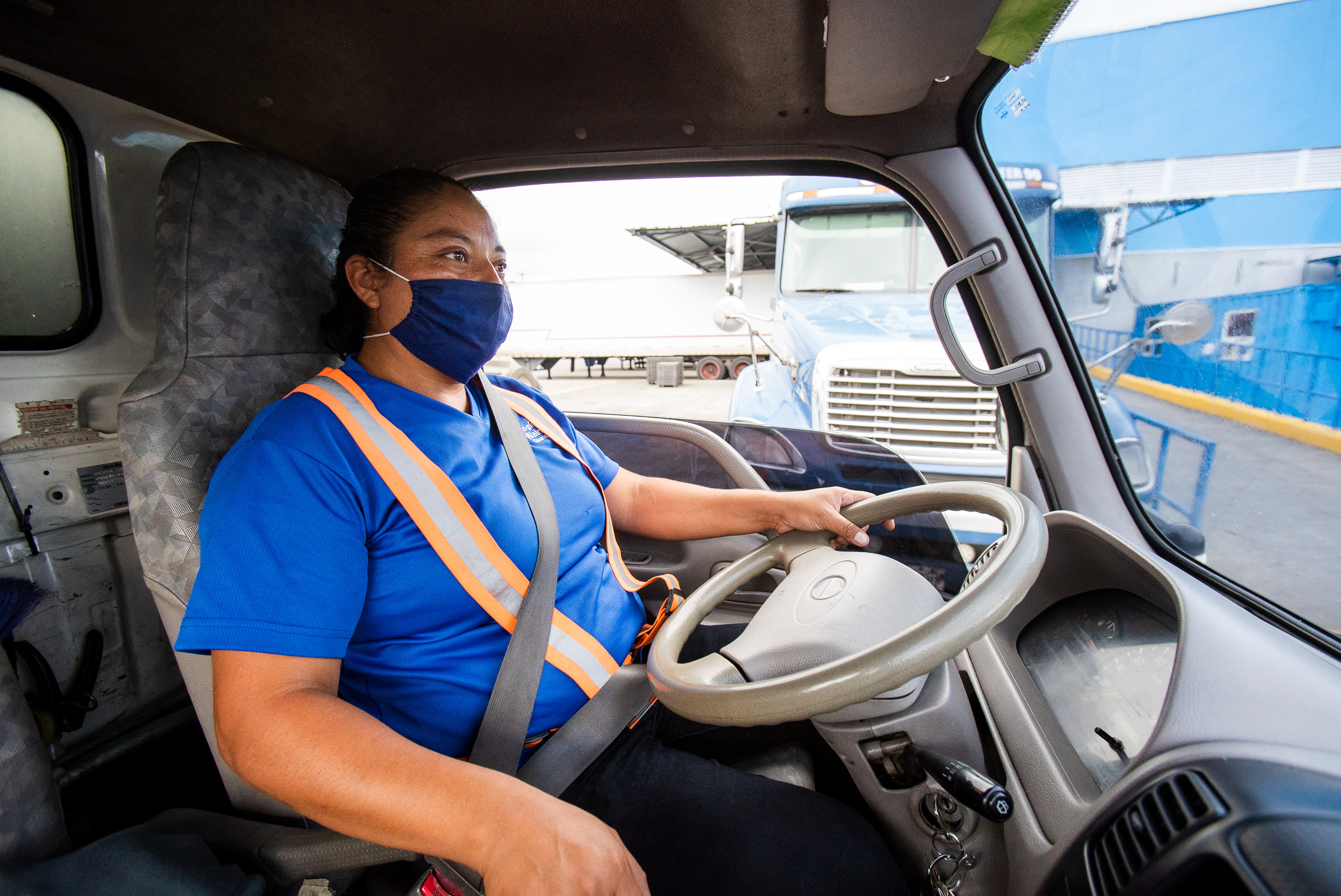 Silvia Melgar: la mujer que soñaba con manejar camiones y autobuses 2