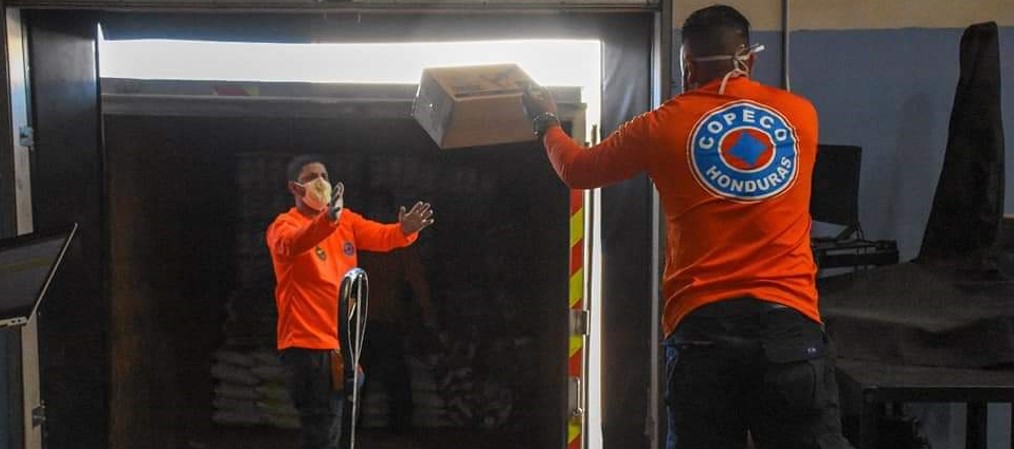 Walmart dona productos de limpieza para centros de atención de pacientes con COVID-19