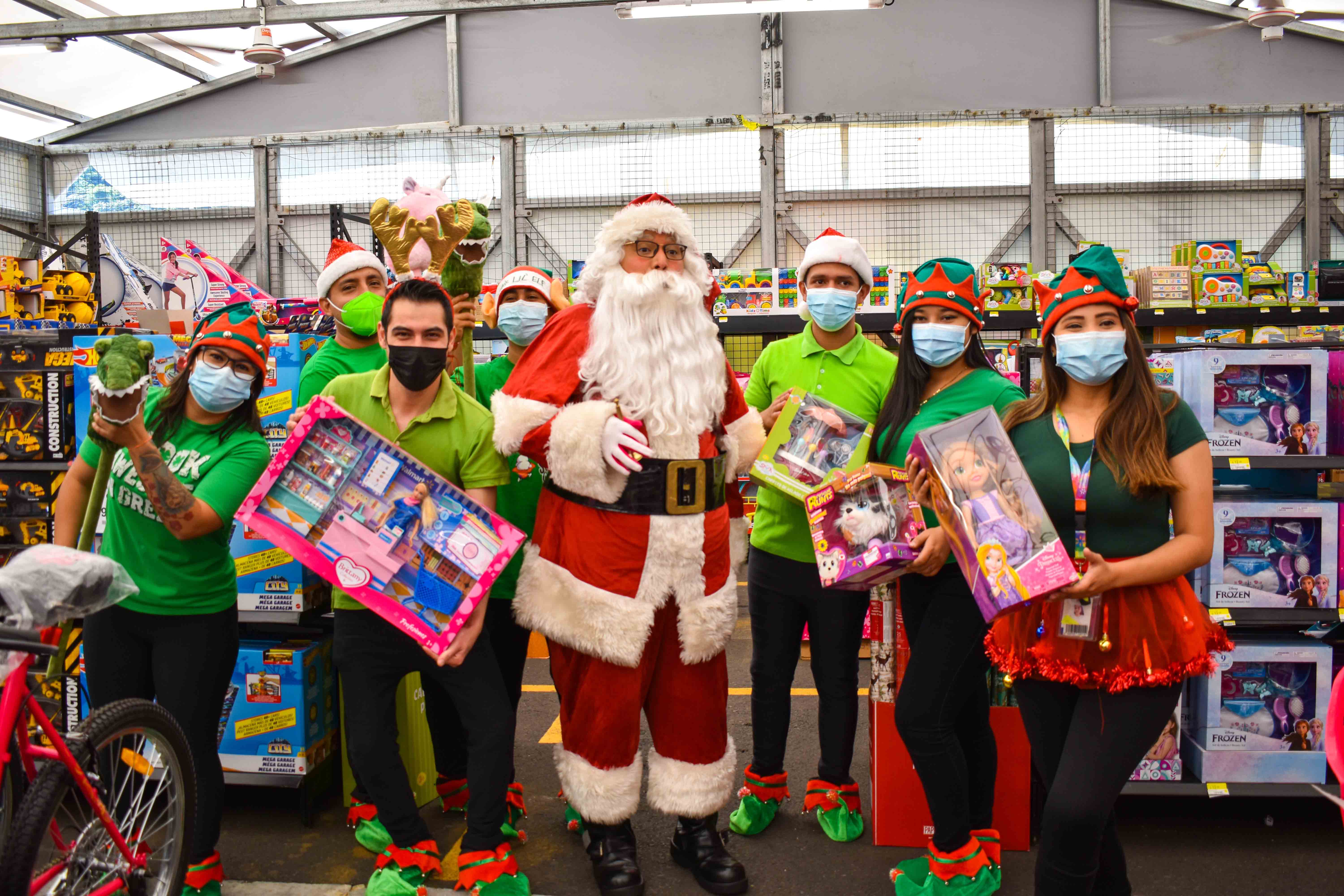 Walmart salva la navidad con miles de juguetes